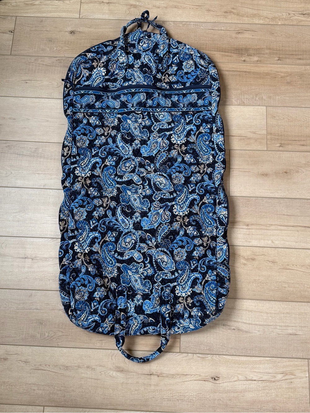Vera Bradley Garment Bag Paisley Hanging Clothes Blue Tan Quilted Travel
